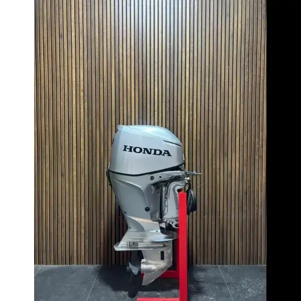 Honda 60 HP EFI outboard engine