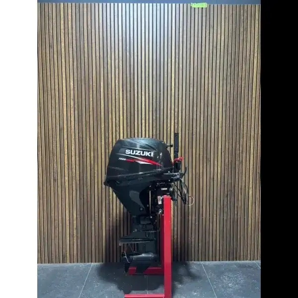 Suzuki 25 HP EFI outboard engine